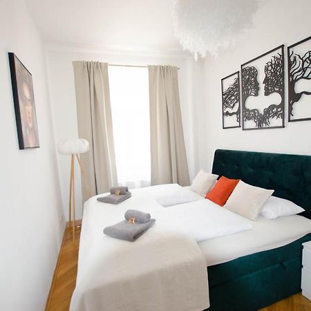 Casarina - Stilvoller Altbau In Zentraler Lage Apartment Dresden Ngoại thất bức ảnh