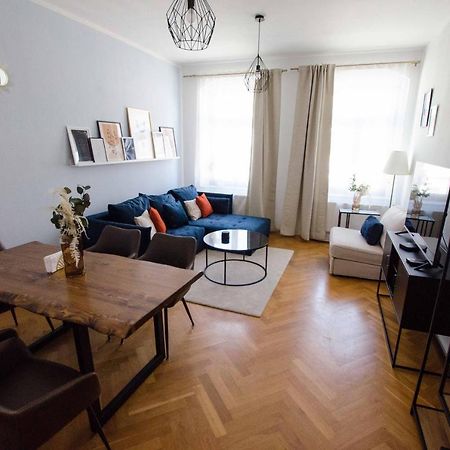 Casarina - Stilvoller Altbau In Zentraler Lage Apartment Dresden Ngoại thất bức ảnh