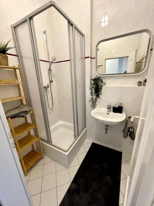 Casarina - Stilvoller Altbau In Zentraler Lage Apartment Dresden Ngoại thất bức ảnh
