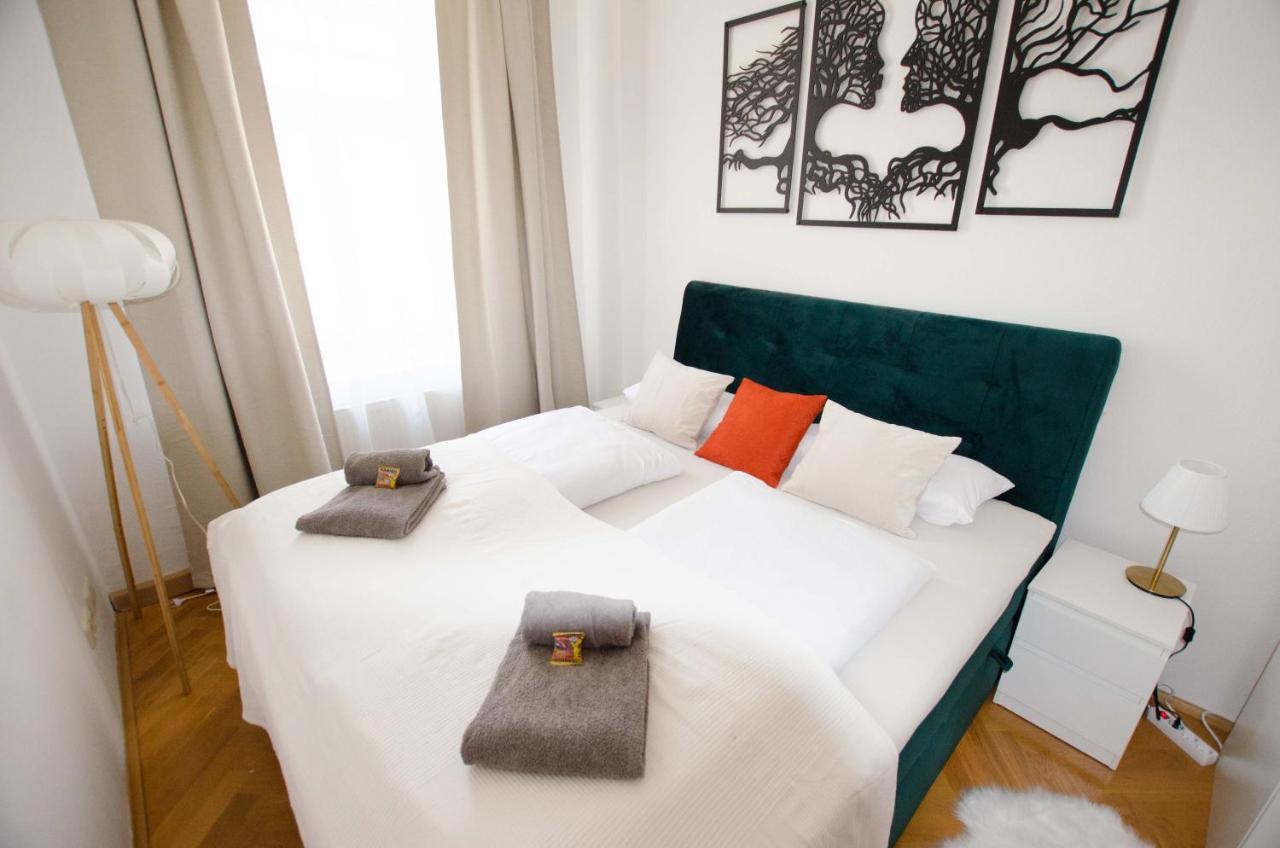 Casarina - Stilvoller Altbau In Zentraler Lage Apartment Dresden Ngoại thất bức ảnh