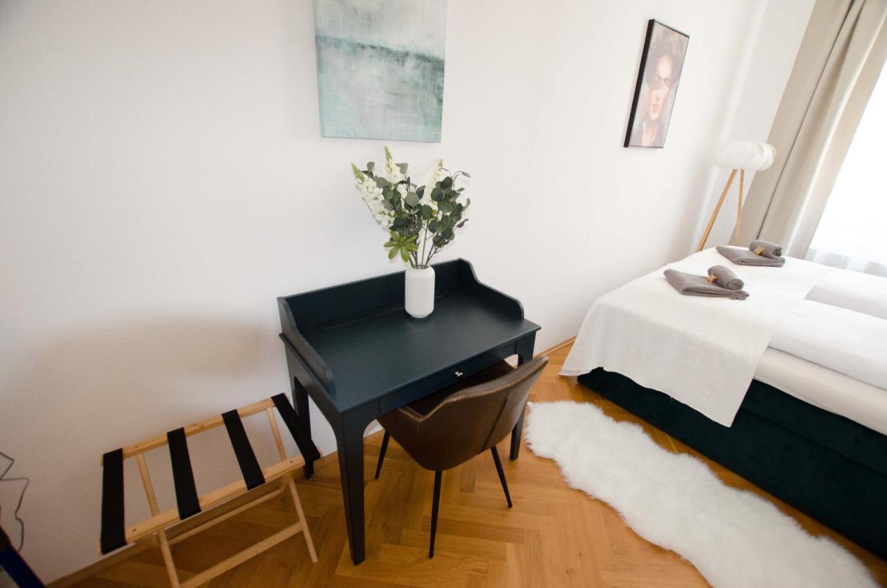 Casarina - Stilvoller Altbau In Zentraler Lage Apartment Dresden Ngoại thất bức ảnh