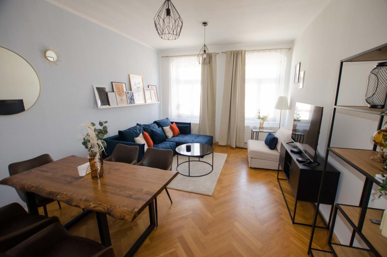 Casarina - Stilvoller Altbau In Zentraler Lage Apartment Dresden Ngoại thất bức ảnh
