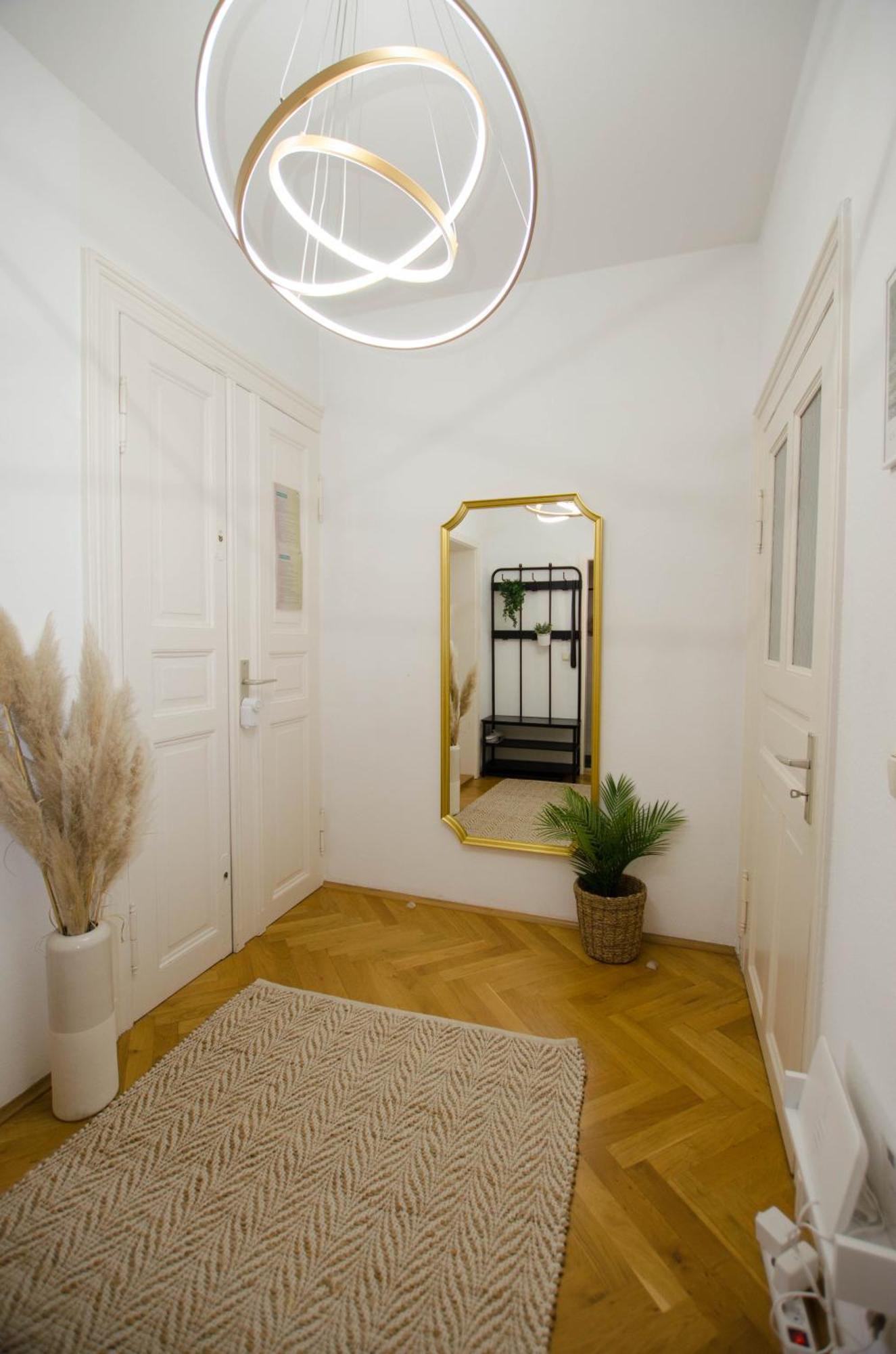 Casarina - Stilvoller Altbau In Zentraler Lage Apartment Dresden Ngoại thất bức ảnh